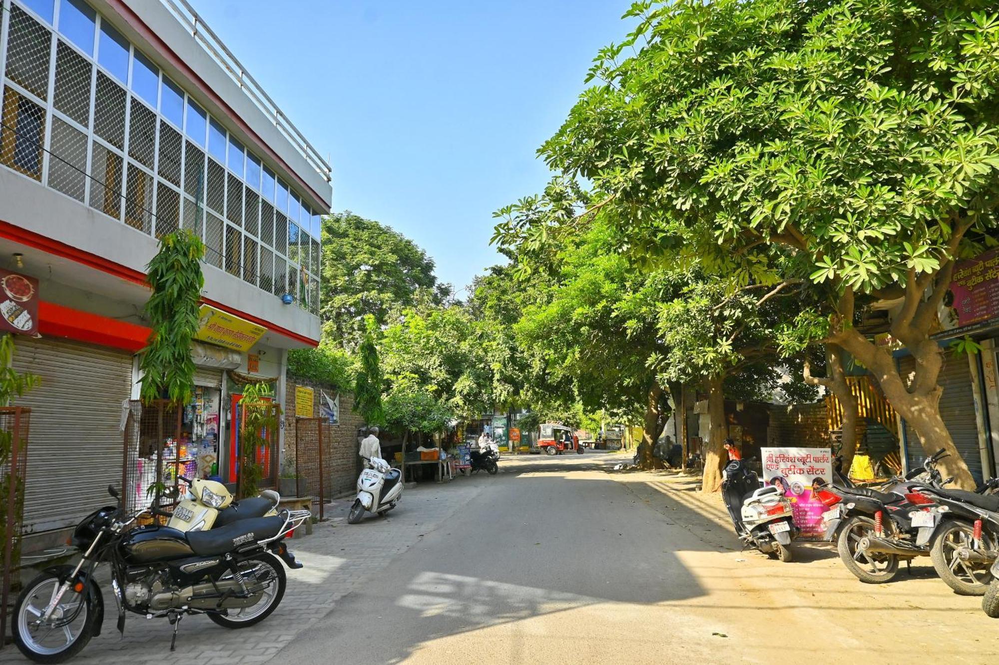 Pitambara Dham Hotel Vrindávan Kültér fotó